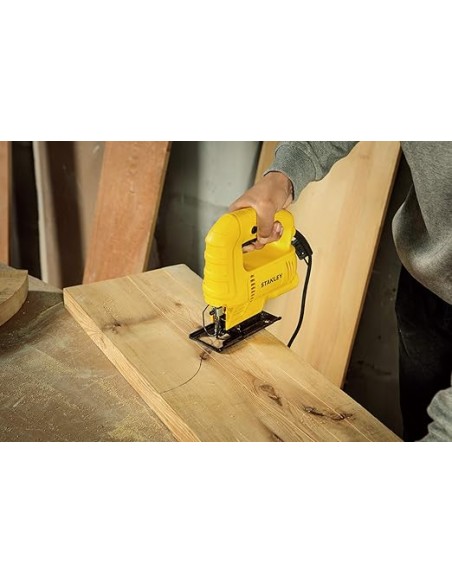 Scie sauteuse Stanley, 450 W, vitesse variable, filaire, pour couper le bois Scie sauteuse Stanley, 450 W, vitesse variable, filaire, pour couper le bois