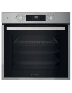 Four encastrable design inox Ariston cuisine moderne