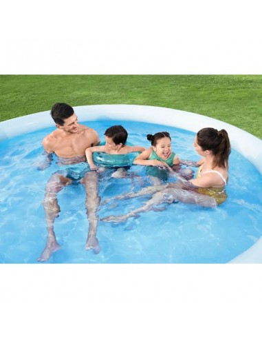 Piscine ronde gonflable 3m Bestway avec enfants jouant Piscine ronde gonflable 3m Bestway avec enfants jouant