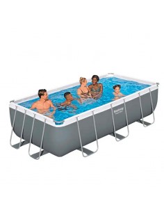 Piscine Bestway 56441 installée dans jardin extérieur