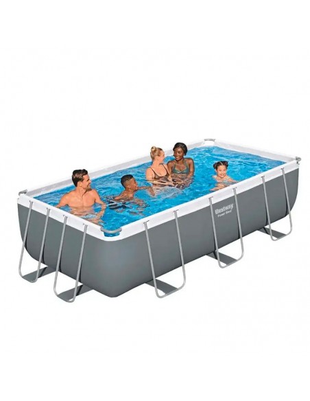 Piscine Bestway 56441 installée dans jardin extérieur Piscine Bestway 56441 installée dans jardin extérieur