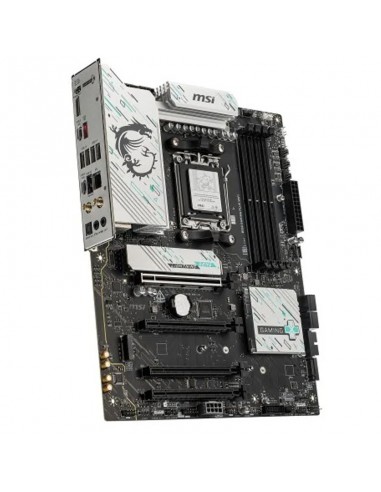 MSI B850 Gaming Plus WiFi AM5 DDR5 vue inclinée MSI B850 Gaming Plus WiFi AM5 DDR5 vue inclinée