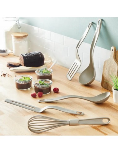 fouet de cuisine plastique beige ergonomique