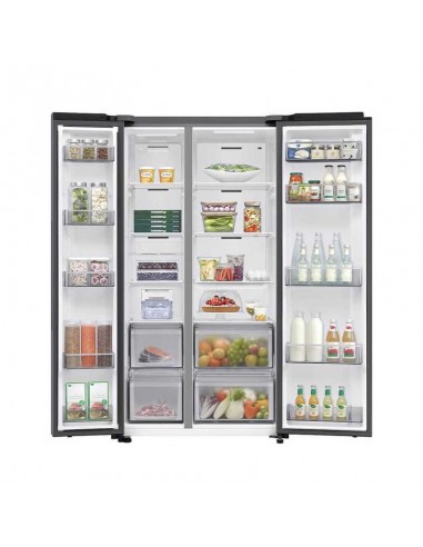 Vue intérieure du Réfrigérateur Side by Side Samsung 651L pratique et spacieux