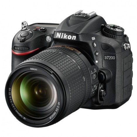 Réflex Numérique Nikon D7200 + AF-S DX Nikkor 18-140mm