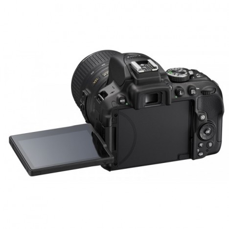 Réflex Numérique Nikon D5300 + Objectif Nikkor 18-140mm Réflex Numérique Nikon D5300 + Objectif Nikkor 18-140mm