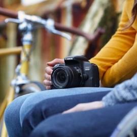 Canon EOS 800D + EF-S 18-55mm f/4-5.6 IS STM Canon EOS 800D + EF-S 18-55mm f/4-5.6 IS STM