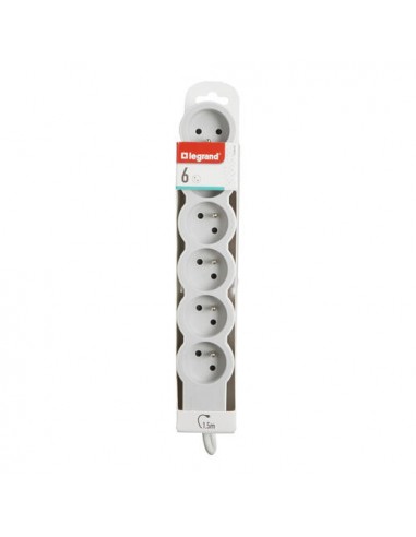 La rallonge multiprise, telle une araignée électrique, tisse sa toile de câbles pour alimenter chaque recoin de la maison.