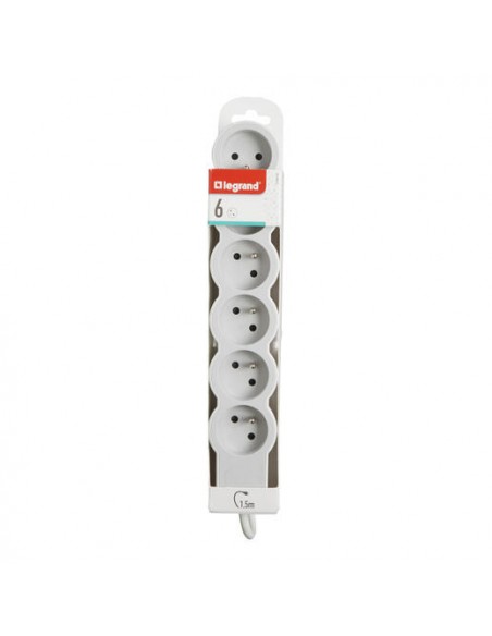 La rallonge multiprise, telle une araignée électrique, tisse sa toile de câbles pour alimenter chaque recoin de la maison.