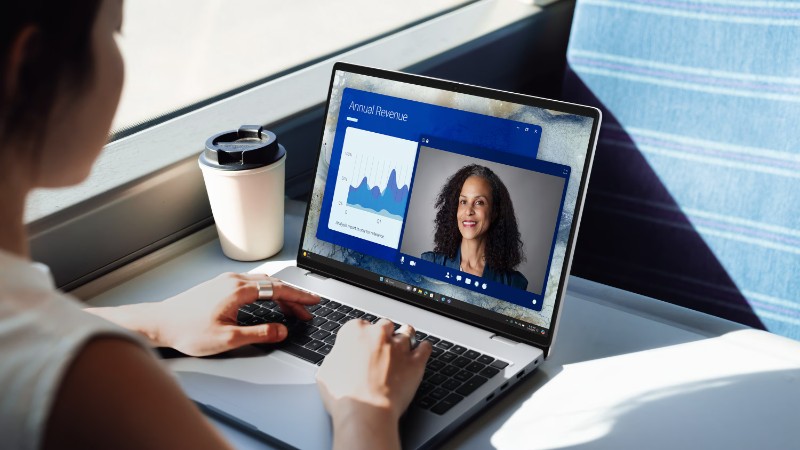 Pc Portable Dell Pro 16 vue avant gris, clavier et écran lumineux