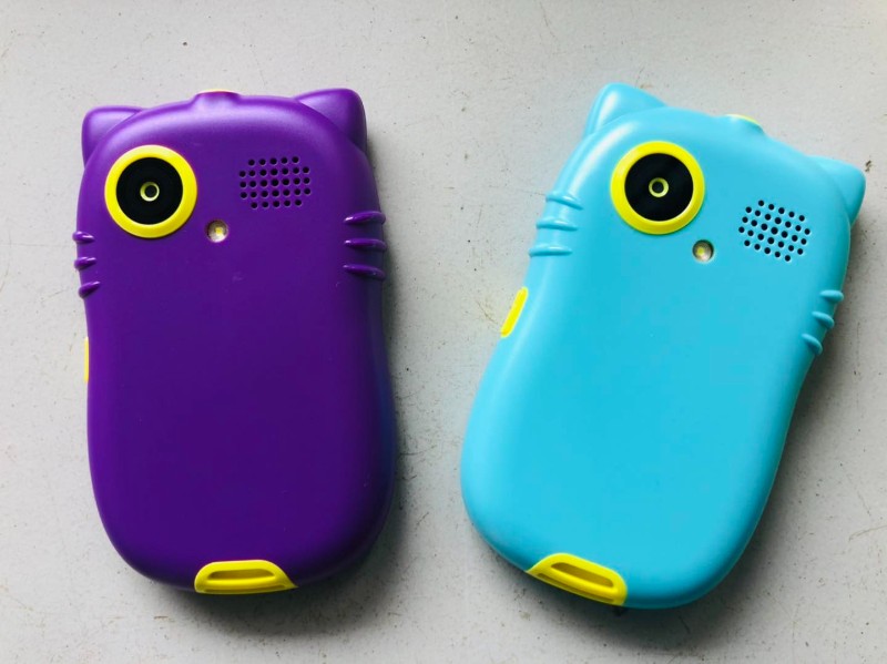 Portable enfant bleu fonctionnalités simples et éducatives